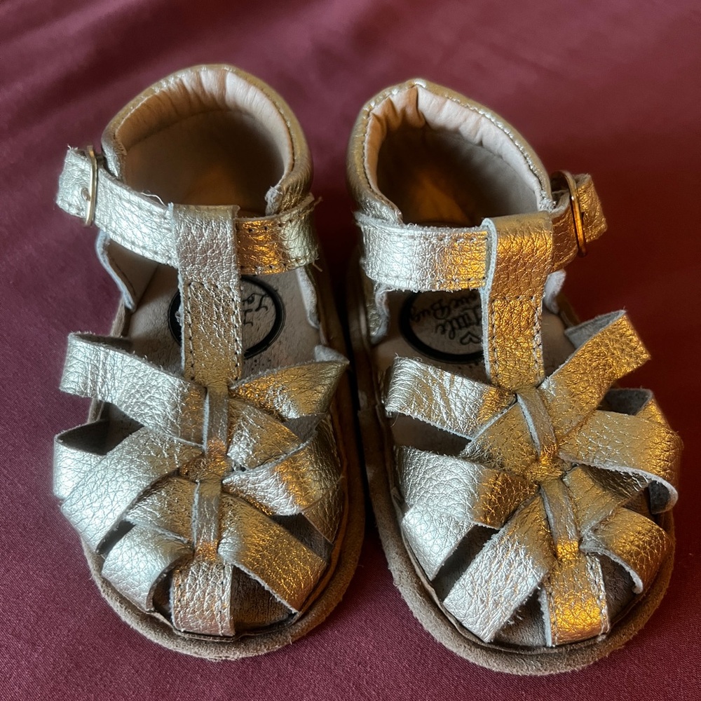 ✨EUC✨ Little Love Bug. Size 4 toddler. Gold closed toe sandal. Barefoot …